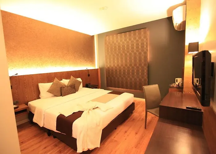 Siam Swana 3*